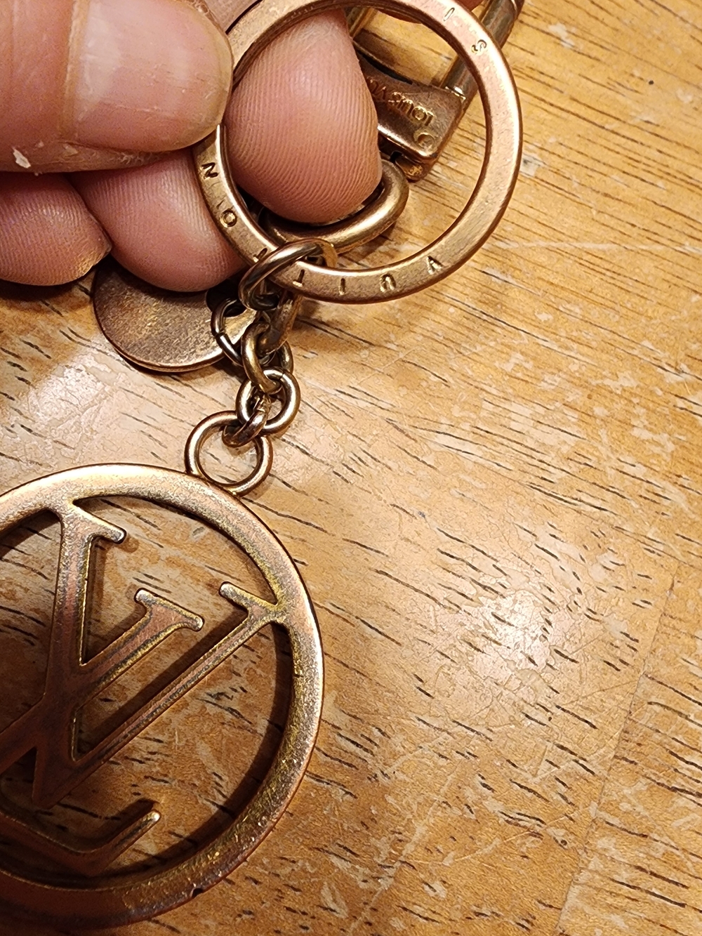 Louis Vuitton LV Circle Charm and Key Holder - Picture 6 of 12